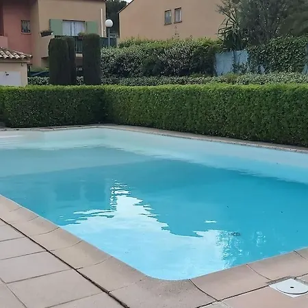 Castel Garden Apartment *